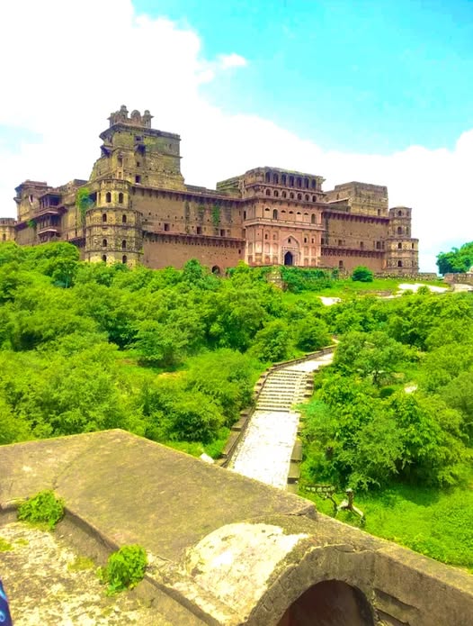 गढ़कुंडार का रहस्यमयी किला: खंगार राजवंश की शौर्यगाथा